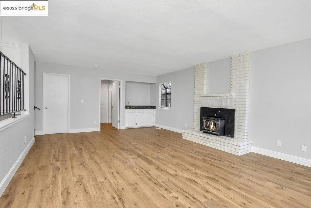 listing image 130724245172681311696