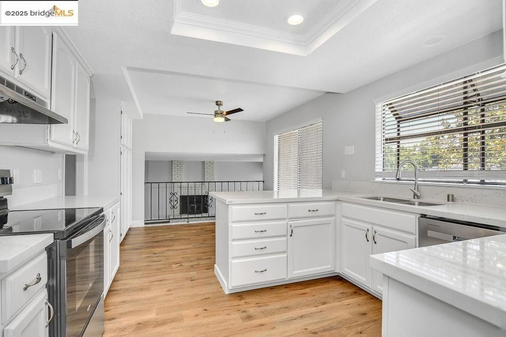 listing image 130720365352635276008