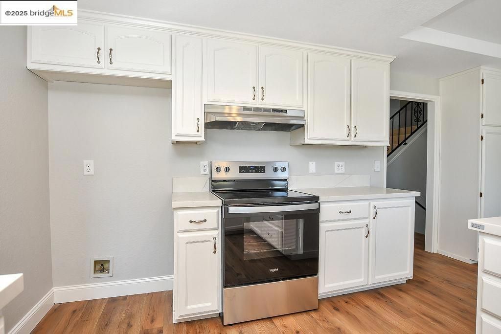 listing image 130725782315162051103
