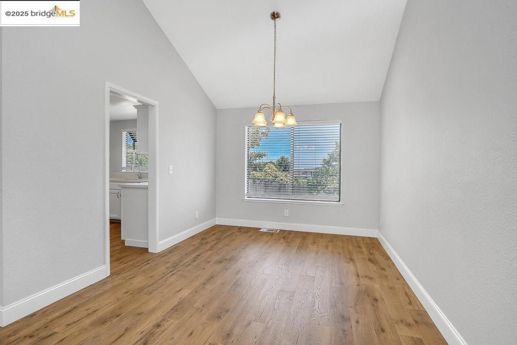 listing image 130728154354438338475