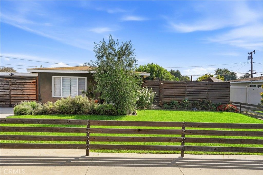 Photo of 179 N Donneybrooke St, Orange, CA 92868 (MLS # OC26063701)