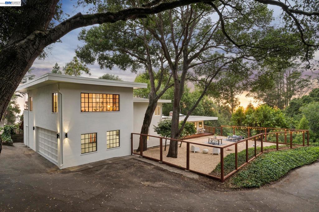 1055 STERLING AVENUE