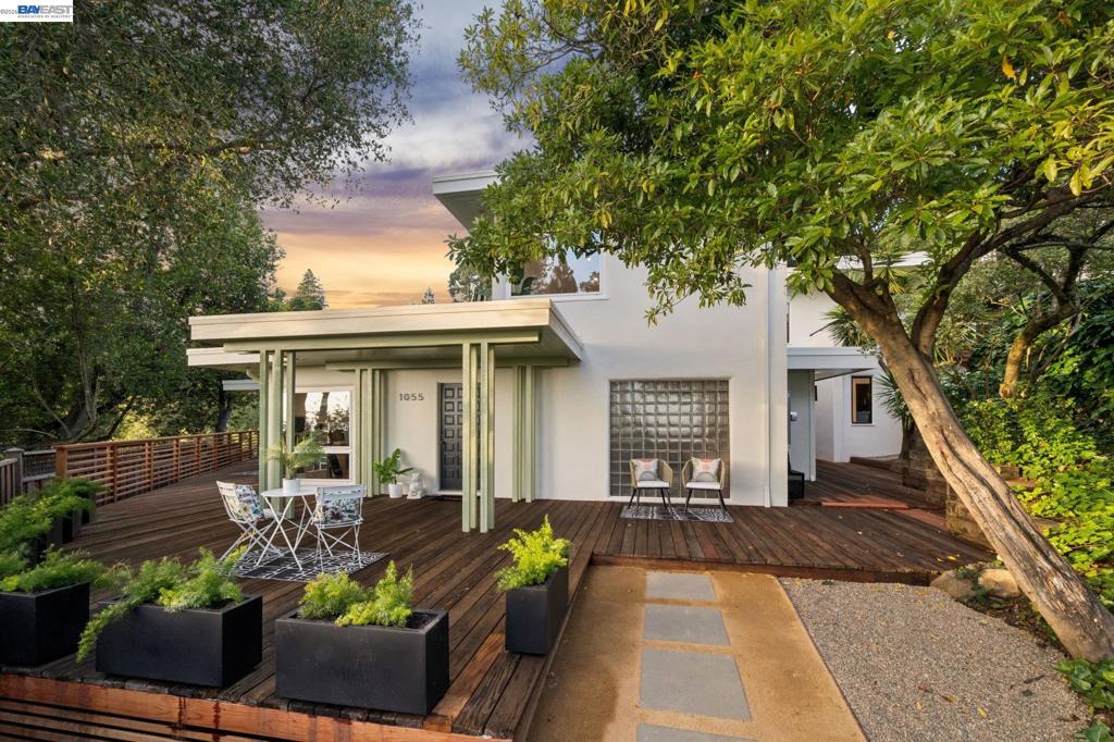 1055 STERLING AVENUE