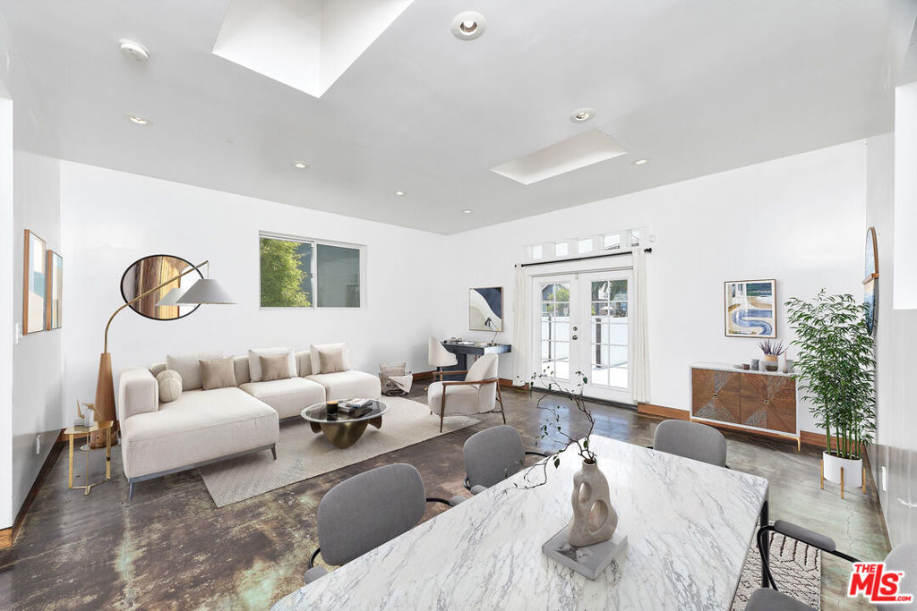 1141 Cabrillo Avenue