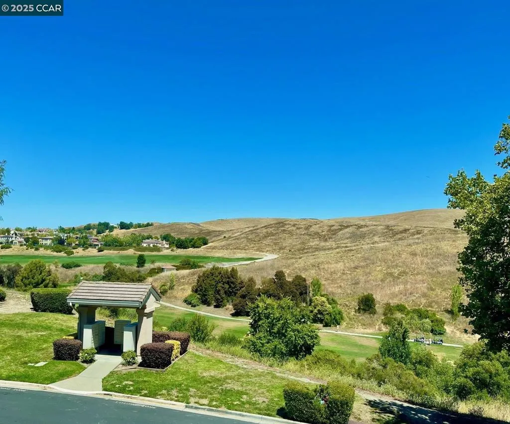 San Ramon, California 94582, United States, 3 Bedrooms Bedrooms, ,3 BathroomsBathrooms,Residential,Pending,198791