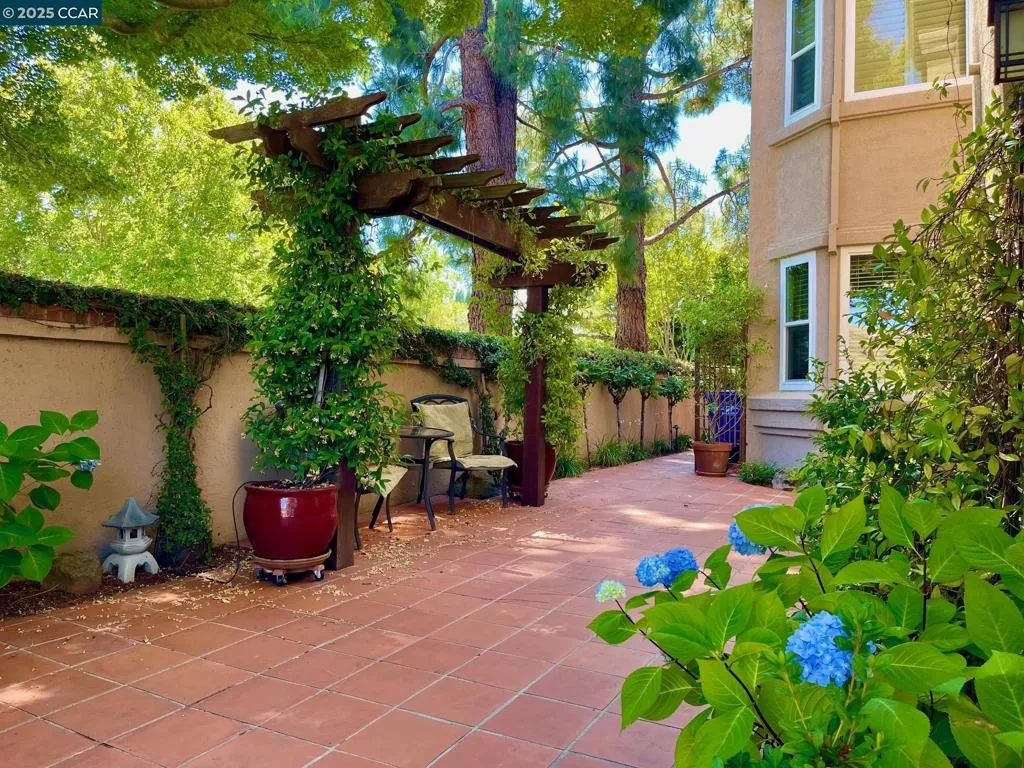 San Ramon, California 94582, United States, 3 Bedrooms Bedrooms, ,3 BathroomsBathrooms,Residential,Pending,198791