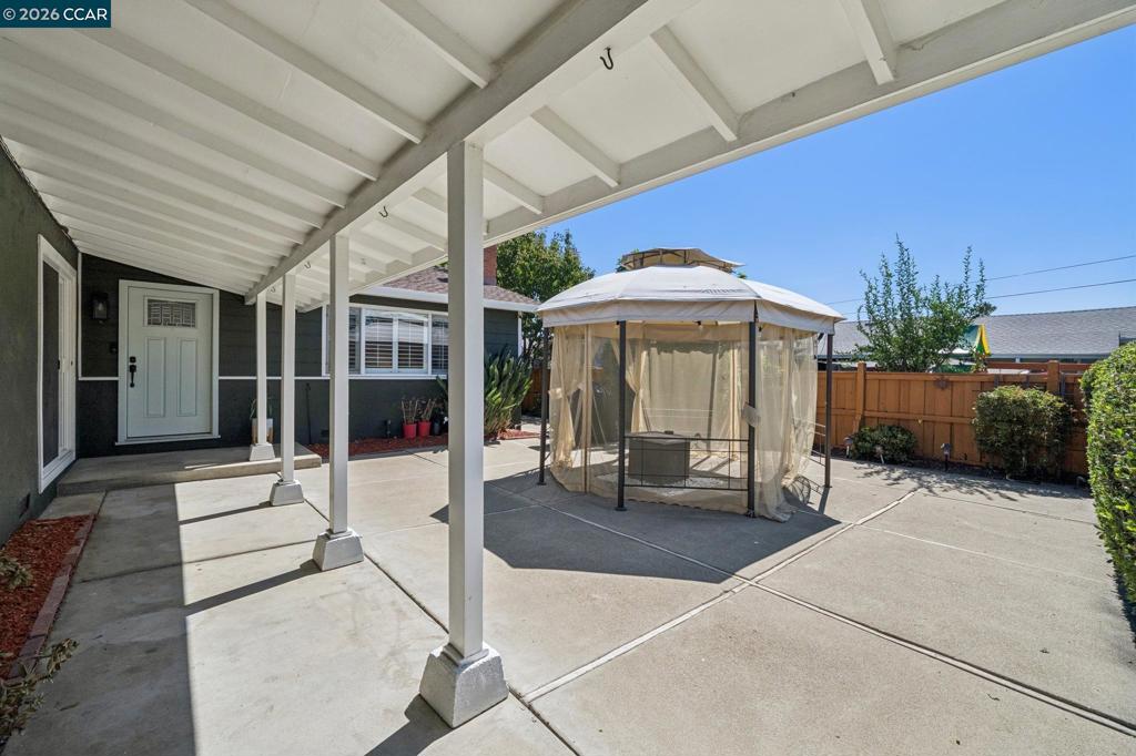3586 Skylark Dr