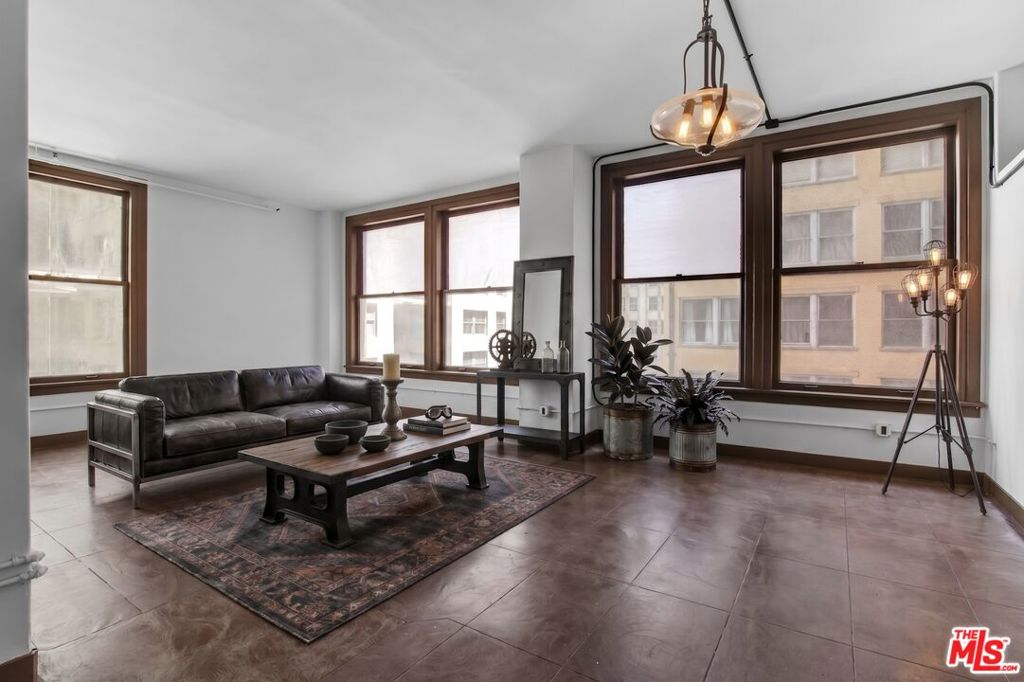 215 W 7th Street 602
