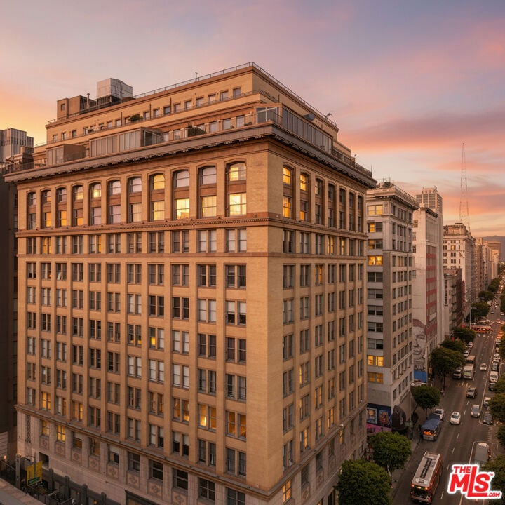 215 W 7th Street 602, Los Angeles CA 90014