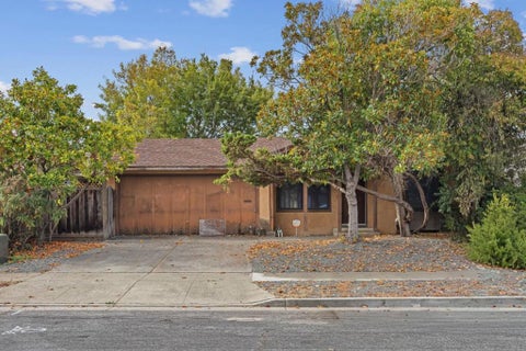 Photo of 890 Tallman Court, San Jose, CA 95123 (MLS # ML82062125)