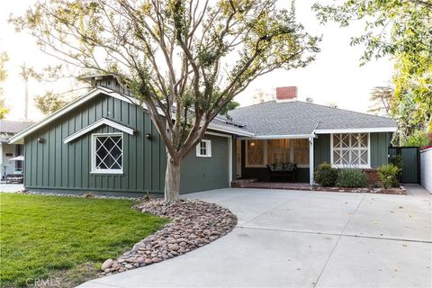 Photo of 13139 Valleyheart Drive, Sherman Oaks, CA 91423 (MLS # AR26027916)