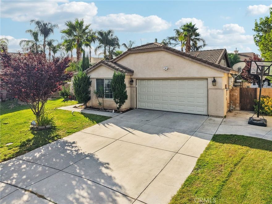 Spacious Cul-de-Sac Home on a Large Lot. Located at the end of a quiet cul-de-sac, this inviting home sits on a large lot and offers a comfortable open floor plan with great indoor-outdoor flow. A charming covered front patio welcomes you inside to the open living room, kitchen, and dining area. The kitchen features granite countertops and a convenient dining space, while a sliding door from the living room leads to a spacious backyard with a covered patio—perfect for outdoor dining and relaxation. An additional living room off the kitchen provides flexible space for entertaining or a cozy family retreat. The privately situated primary bedroom includes an en suite bathroom with dual sink vanity, soaking tub, and separate tiled shower. Two additional bedrooms and a full bathroom are located on the opposite side of the home. Other highlights include a laundry room off the kitchen, a storage/tool shed with electricity, and leased solar for energy efficiency. Conveniently located near local markets, schools, and dining options.