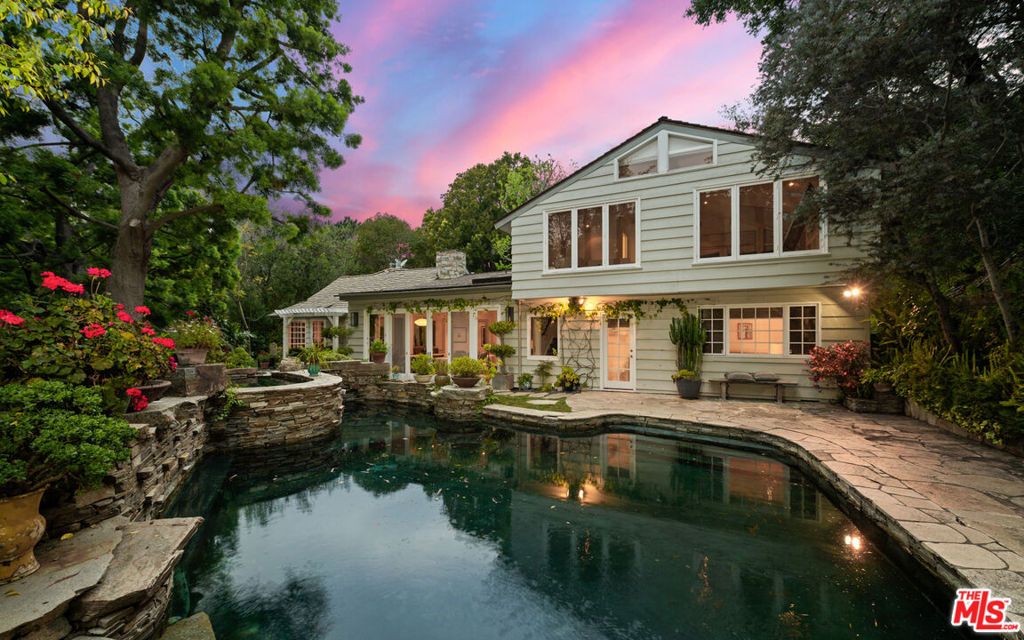 Photo of 2576 Benedict Canyon Drive, Beverly Hills, CA 90210 (MLS # 25534991)