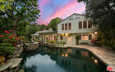 Photo of 2576 Benedict Canyon Drive, Beverly Hills, CA 90210 (MLS # 25534991)