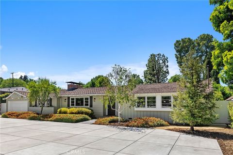 Photo of 5823 Lubao Avenue, Woodland Hills, CA 91367 (MLS # SR26075220)