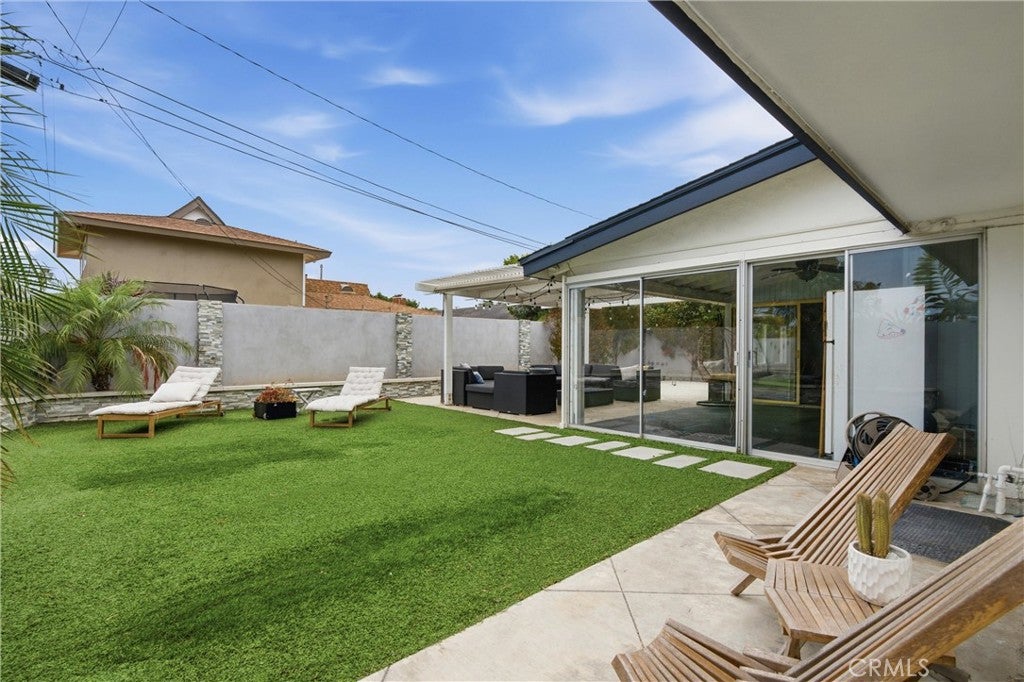 8021 Sunset Circle, Huntington Beach CA 92646 - Photo 22