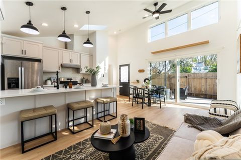 Photo of 16122 San Fernando Mission Boulevard, Granada Hills, CA 91344 (MLS # SR26049483)