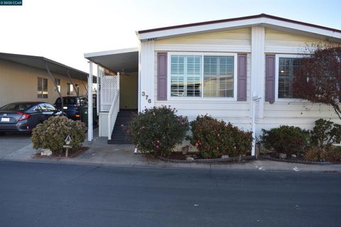 Photo of 376 376 Avenida Flores, Pacheco, CA 84553 (MLS # 41120418)