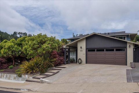 Photo of 854 Prairie Creek Drive, Pacifica, CA 94044 (MLS # ML82044055)