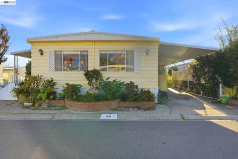 Photo of 4141 Deep Creek Rd, Fremont, CA 94555 (MLS # 41152386)