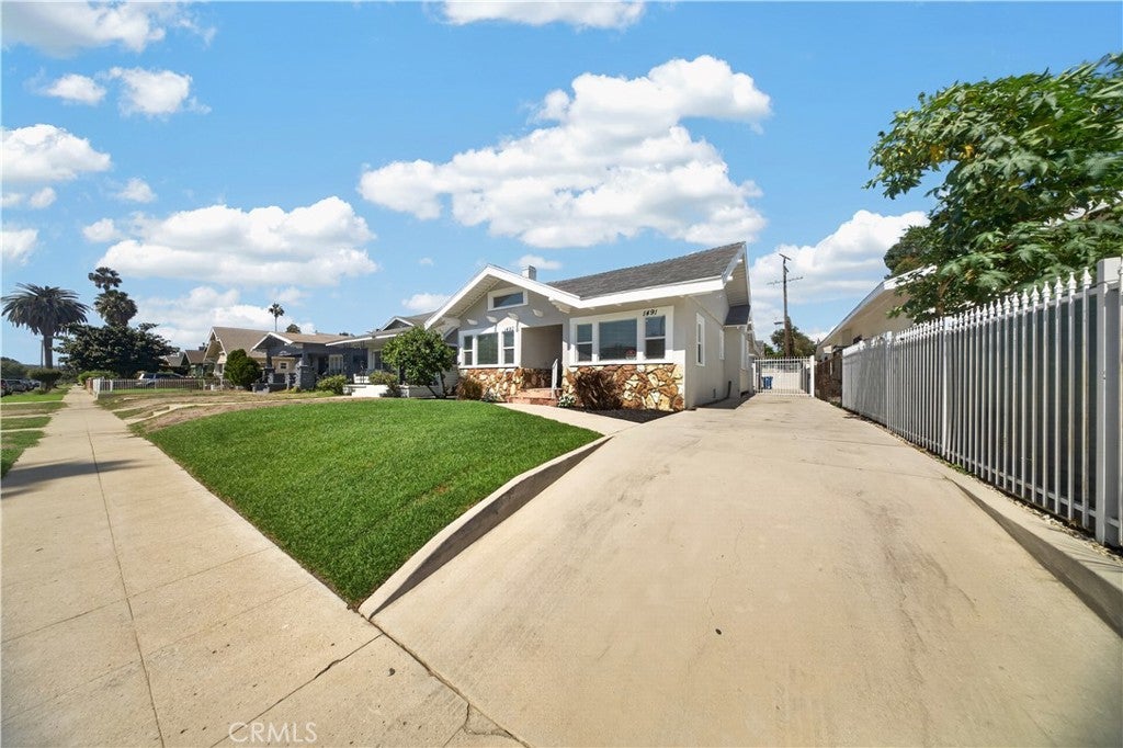 1493 W 47th