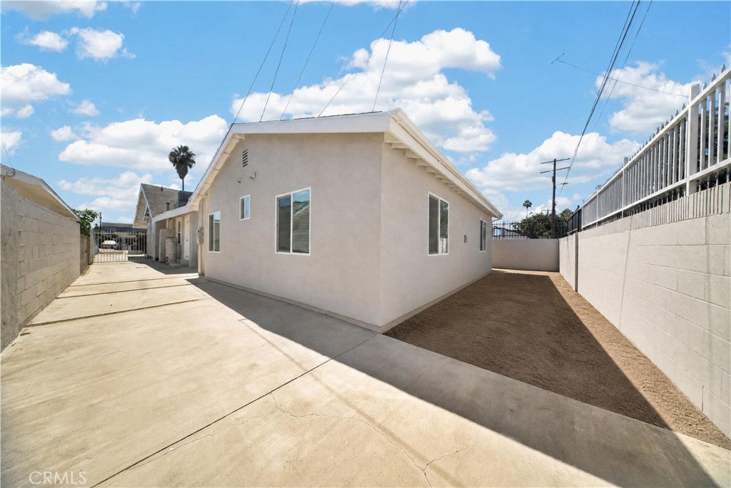 1493 W 47th