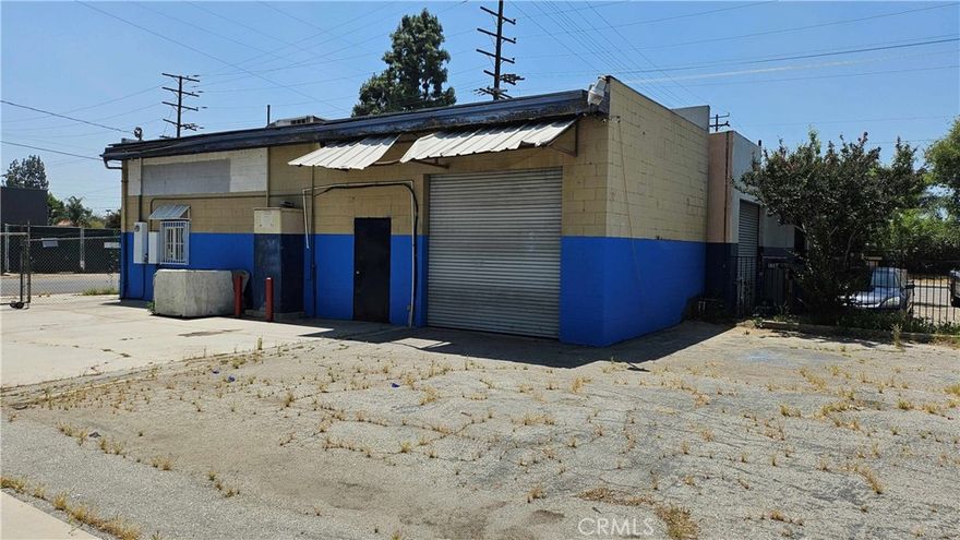 Former automotive detail shop with fully fenced 12672 Sq. Ft. lot  with Light Industrial zoning. 20% down for qualified buyers using SBA loan