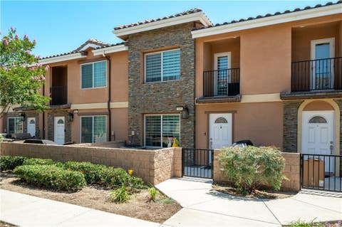 Photo of 16408 Valencia Ave, Fontana, CA 92335 (MLS # OC26127261)