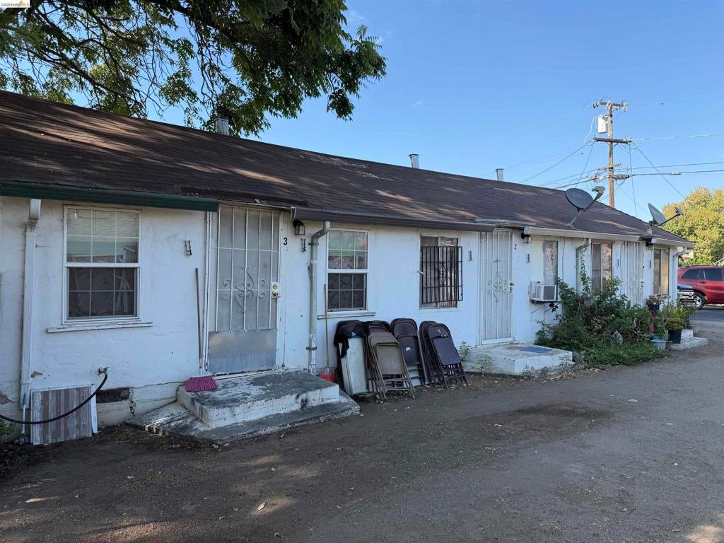 1441 Sierra Ln