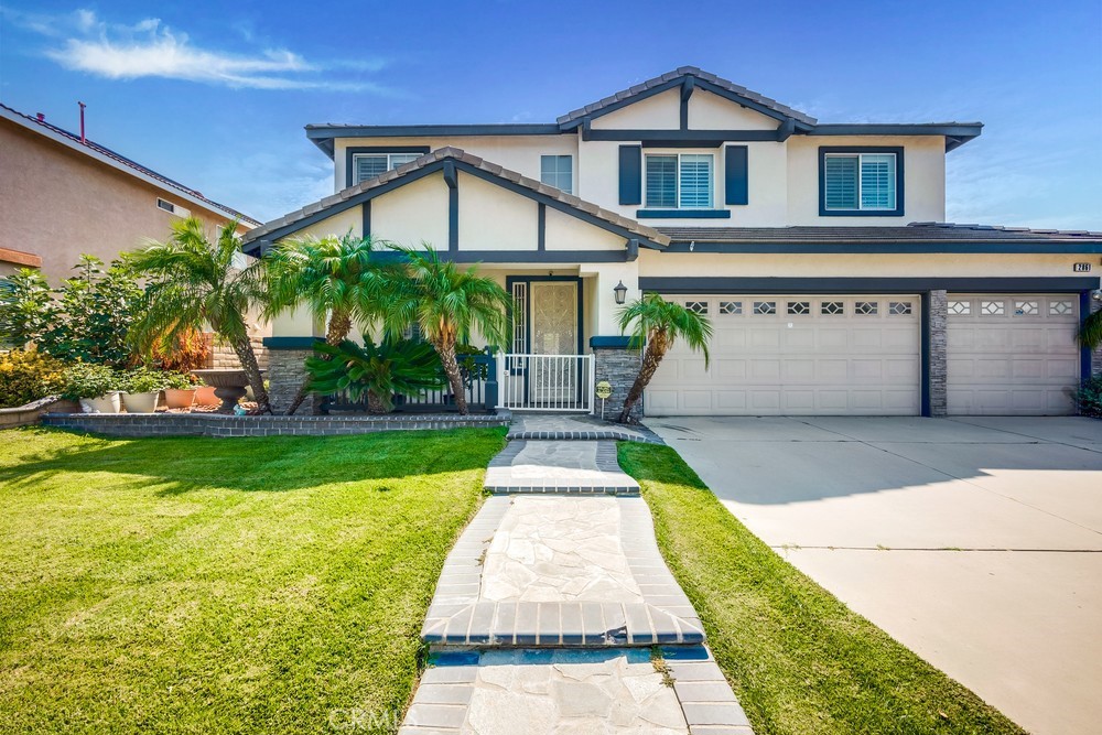 Main image without alt text