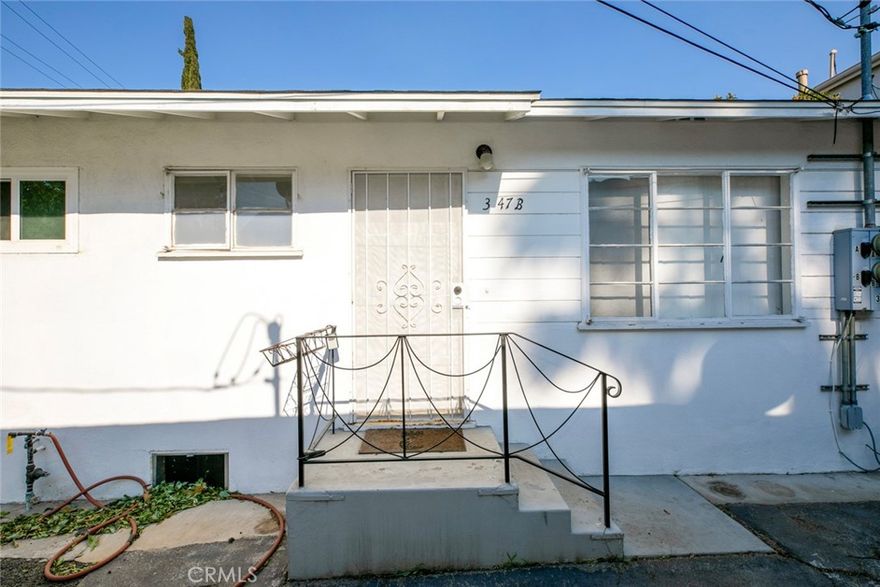 Nestled in the heart of a charming Glendale community, you'll find this cozy 1-bedroom, 1-bathroom apartment. This unit spans 650 square feet, offering a roomy living area adorned with hardwood flooring. The kitchen is spacious and comes with a stove and refrigerator. The bedroom, thoughtfully designed, provides just the perfect amount of space, with windows that allow an abundance of natural light to illuminate the room. Abundant street parking available. Laundramat is conveniently close by.