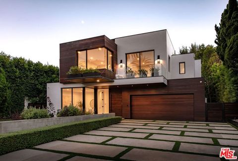Photo of 734 18th Street, Santa Monica, CA 90402 (MLS # 26864779)