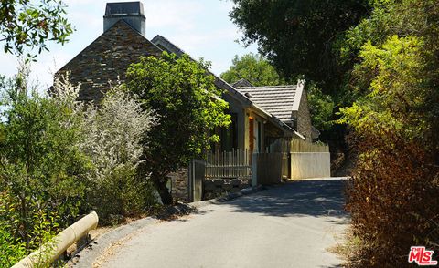 Photo of 10110 Cielo Drive, Beverly Hills, CA 90210 (MLS # 25620873)