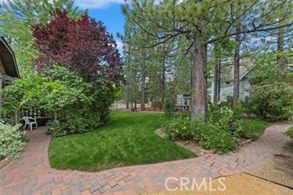 Photo of 42784 Edelweiss Dr, Big Bear Lake, CA 92315 (MLS # SB26051515)