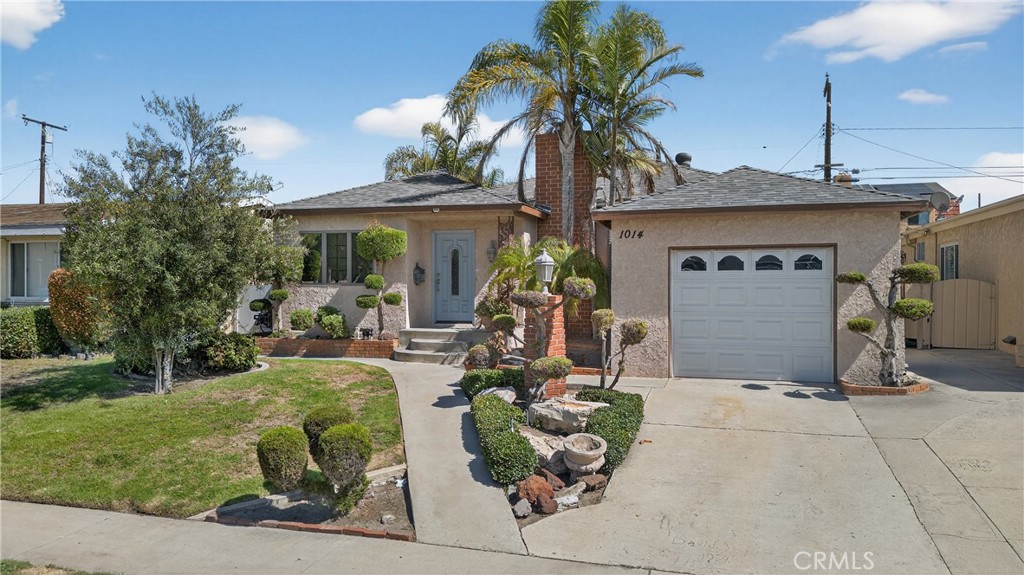 Discover this beautiful home located within the highly desirable Torrance Unified School District.
Featuring two spacious en-suites, the layout offers flexibility for multi-generational living or guests. Natural light fills the home, highlighting its warm finishes and inviting atmosphere.
Recent updates include a new roof, upgraded electrical panel, wood flooring throughout, and recessed lighting, blending modern comfort with timeless charm.
Enjoy the convenience of being close to award-winning schools, parks, shopping, and dining—all while tucked away in a peaceful neighborhood setting. With plenty of potential to customize, this property is perfect for both first-time buyers and those looking to upgrade.
Don’t miss this opportunity to own a beautiful home in one of Torrance’s most sought-after communities!