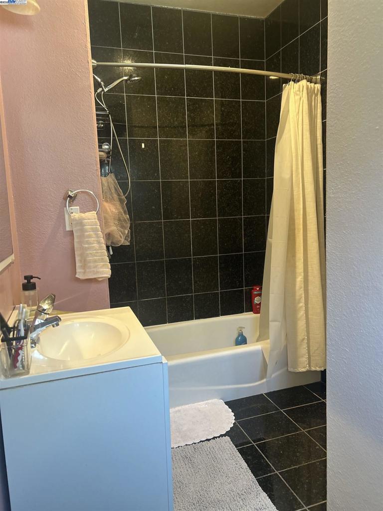 FRUITVALE - Residential