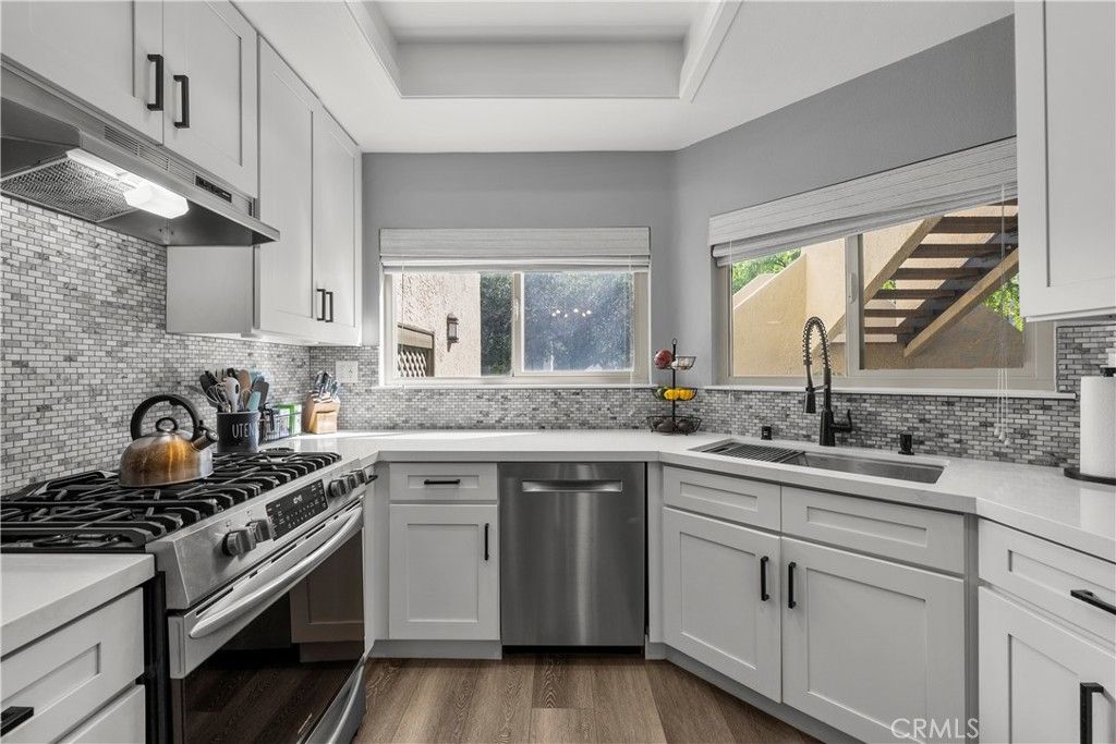 Photo of 3264 Darby St #142, Simi Valley, CA 93063 (MLS # SR26048021)