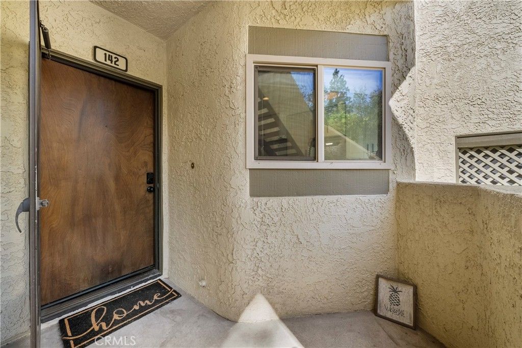 Photo of 3264 Darby St #142, Simi Valley, CA 93063 (MLS # SR26048021)