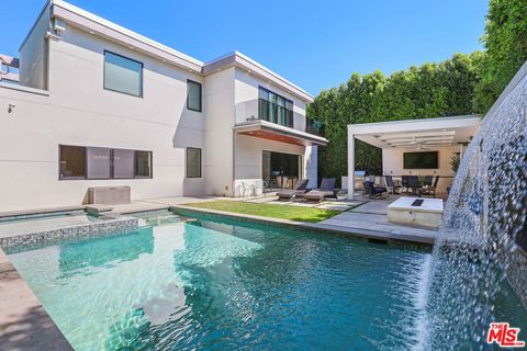 Photo of 13812 Cumpston Street, Sherman Oaks, CA 91401 (MLS # 25631631)