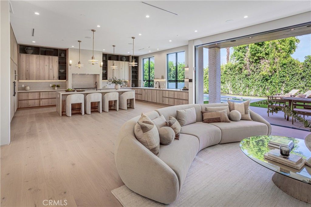 Photo of 4830 Valjean Avenue, Encino, CA 91436 (MLS # SR25240924)