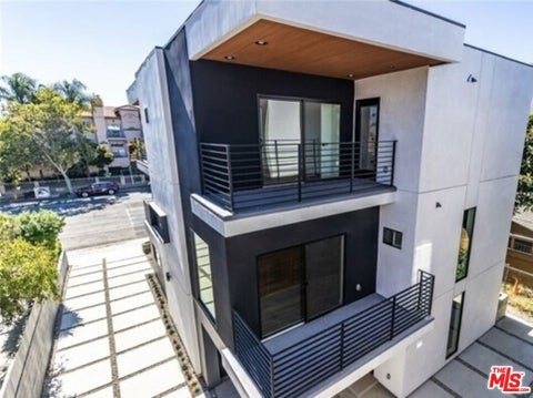 Photo of 5638 Woodman, Sherman Oaks, CA 91401 (MLS # 26835479)