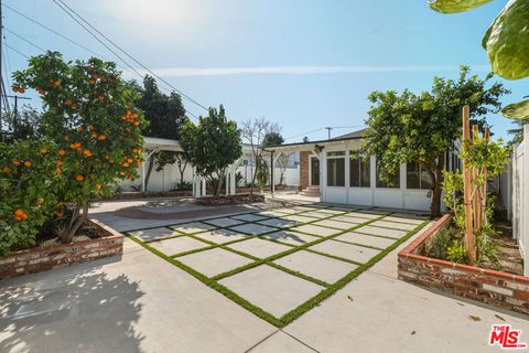 Photo of 5822 Lindley Avenue, Encino, CA 91316 (MLS # 26644989)