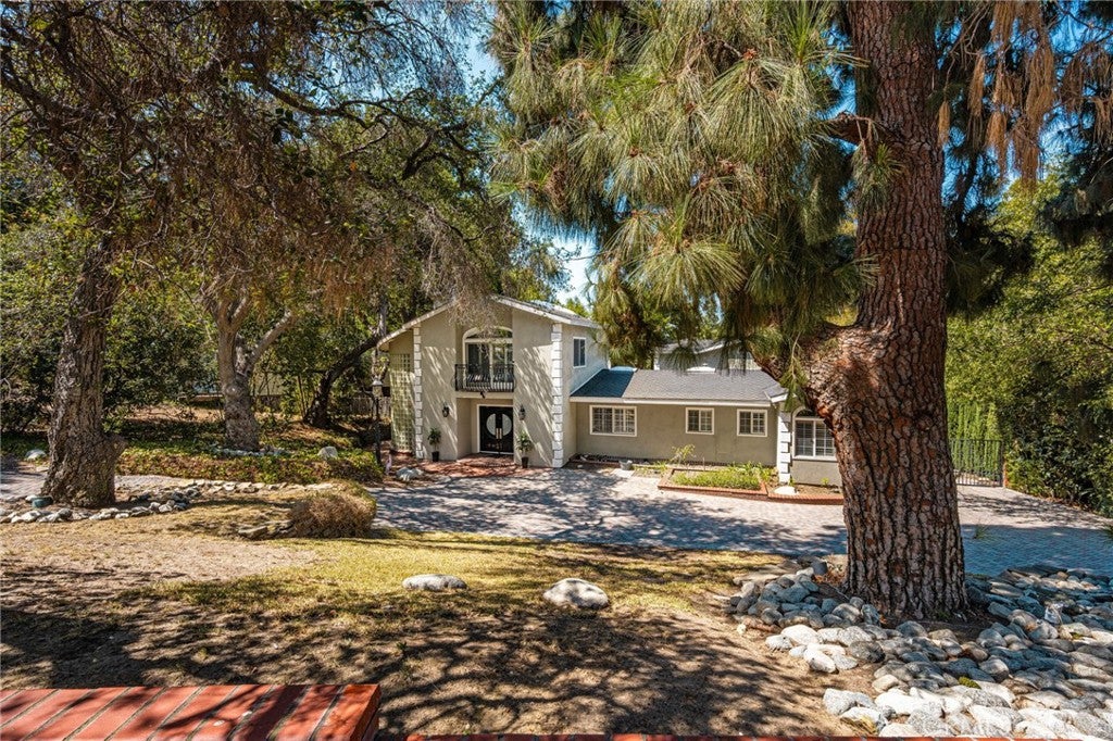 8355 La Sierra