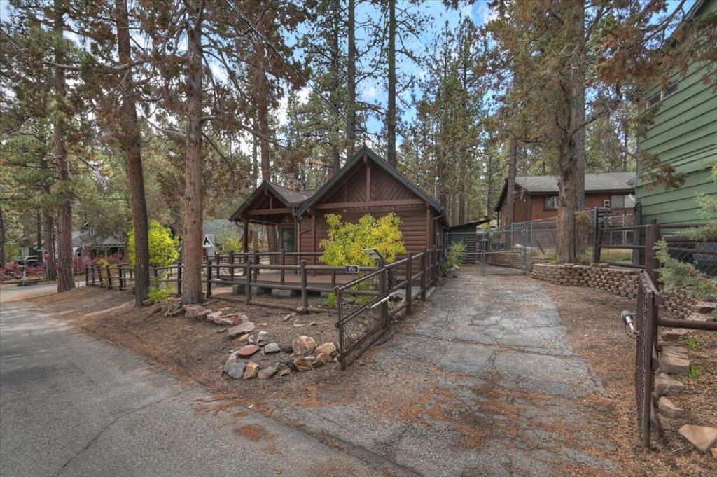 436 Booth Way