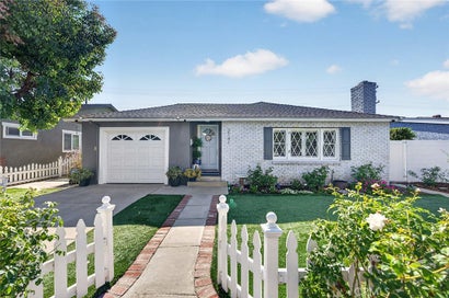 2141 Snowden Long Beach CA 90815