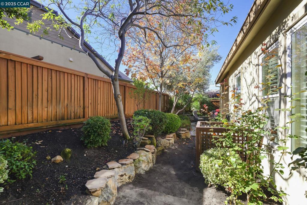 TRILOGY VINEYARDS - Residential