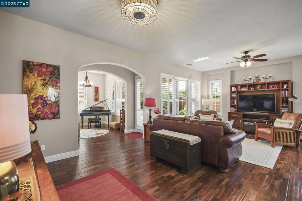 TRILOGY VINEYARDS - Residential