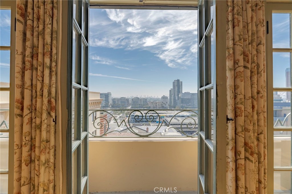 315 W 3rd Street 710