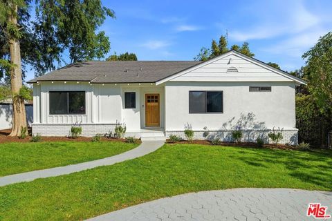 Photo of 12455 Milbank Street, Studio City, CA 91604 (MLS # 26654559)