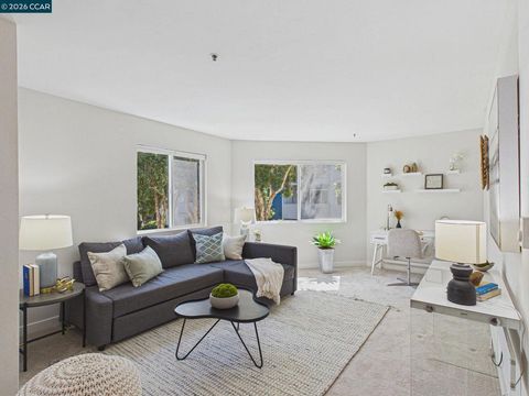 Photo of 6400 Christie Ave #2202, Emeryville, CA 94608 (MLS # 41129793)